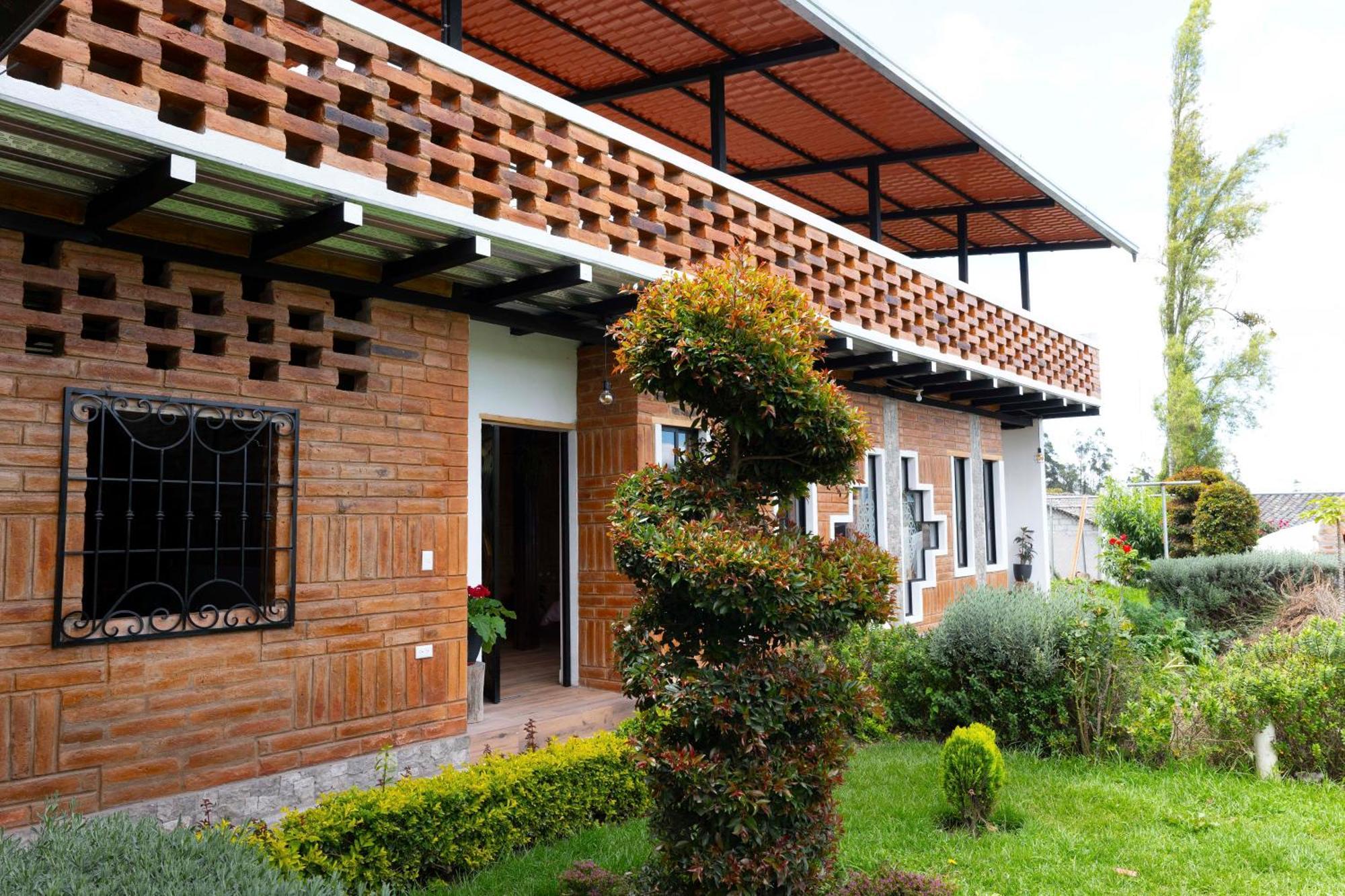 Watzara Wasi Cottage Familiar Camprestre Y Lofts En Cotacachi Exteriör bild